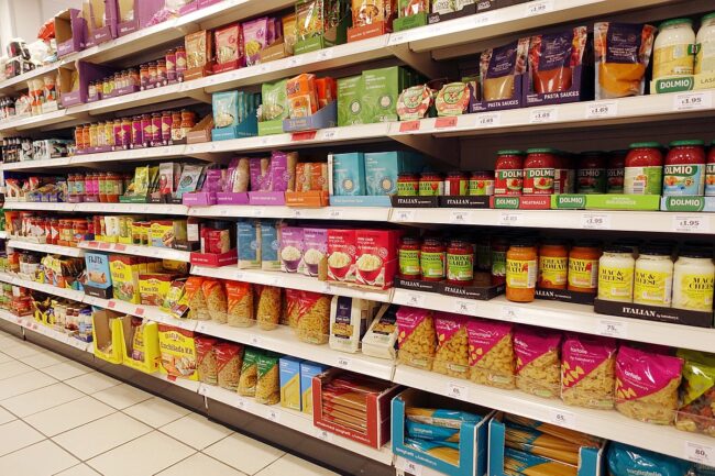 1200px-Food_in_supermarket